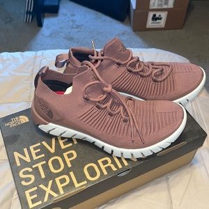 Brand new never worn Oscilate North Face shoes W size 6.5
